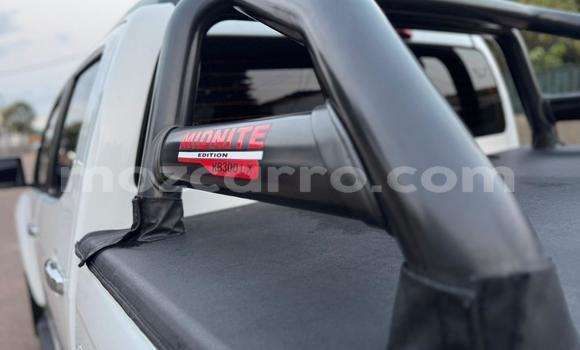 Nunua Ilio tumika Isuzu D-MAX Nyeupe Gari ndani ya Maputo nchini Maputo Nunua Ilio tumika Isuzu D-MAX Nyeupe Gari ndani ya Maputo nchini Maputo