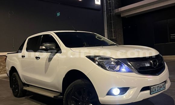 Comprar Usado Mazda BT-50 Branco Carro em Maputo em Maputo