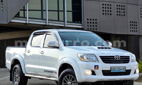 Nunua Ilio tumika Toyota Hilux Nyeupe Gari ndani ya Maputo nchini Maputo