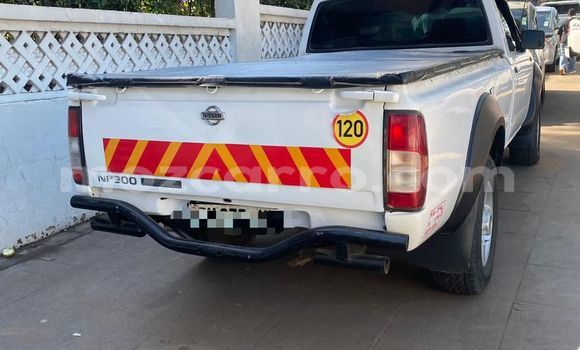 Comprar Usado Nissan Hardbody Branco Carro em Maputo em Maputo Comprar Usado Nissan Hardbody Branco Carro em Maputo em Maputo