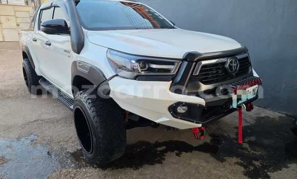 Tenga Tsaru Toyota Hilux Chena Mota in Maputo in Maputo