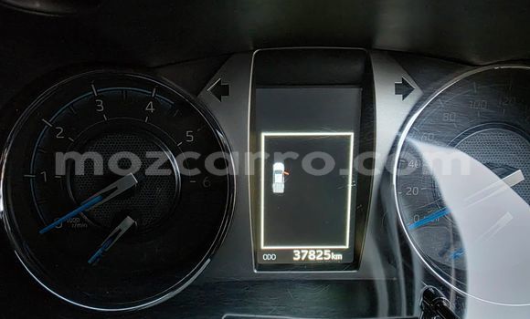 Nunua Ilio tumika Toyota Hilux Nyeupe Gari ndani ya Maputo nchini Maputo Nunua Ilio tumika Toyota Hilux Nyeupe Gari ndani ya Maputo nchini Maputo