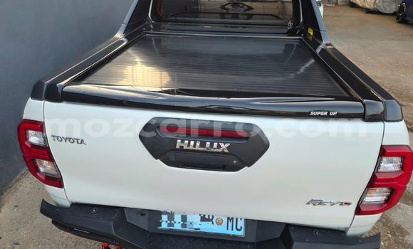 Nunua Ilio tumika Toyota Hilux Nyeupe Gari ndani ya Maputo nchini Maputo Nunua Ilio tumika Toyota Hilux Nyeupe Gari ndani ya Maputo nchini Maputo