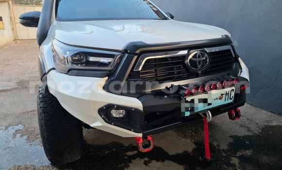 Nunua Ilio tumika Toyota Hilux Nyeupe Gari ndani ya Maputo nchini Maputo Nunua Ilio tumika Toyota Hilux Nyeupe Gari ndani ya Maputo nchini Maputo