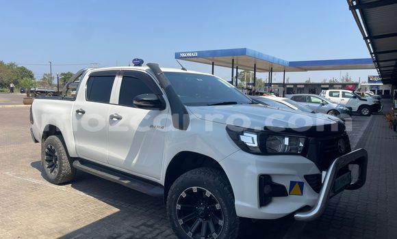 Nunua Ilio tumika Toyota Hilux Nyeupe Gari ndani ya Maputo nchini Maputo Nunua Ilio tumika Toyota Hilux Nyeupe Gari ndani ya Maputo nchini Maputo