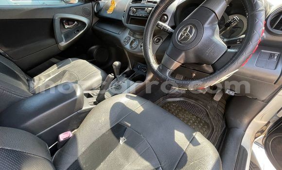 Comprar Usado Toyota RAV4 Branco Carro em Maputo em Maputo Comprar Usado Toyota RAV4 Branco Carro em Maputo em Maputo
