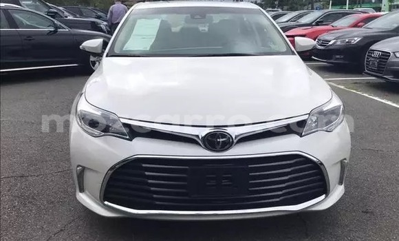 Nunua Ilio tumika Toyota Avalon Nyeupe Gari ndani ya Maputo nchini Maputo