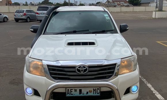 Nunua Ilio tumika Toyota Hilux Nyeupe Gari ndani ya Maputo nchini Maputo Nunua Ilio tumika Toyota Hilux Nyeupe Gari ndani ya Maputo nchini Maputo
