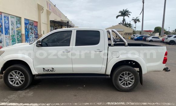 Nunua Ilio tumika Toyota Hilux Nyeupe Gari ndani ya Maputo nchini Maputo Nunua Ilio tumika Toyota Hilux Nyeupe Gari ndani ya Maputo nchini Maputo