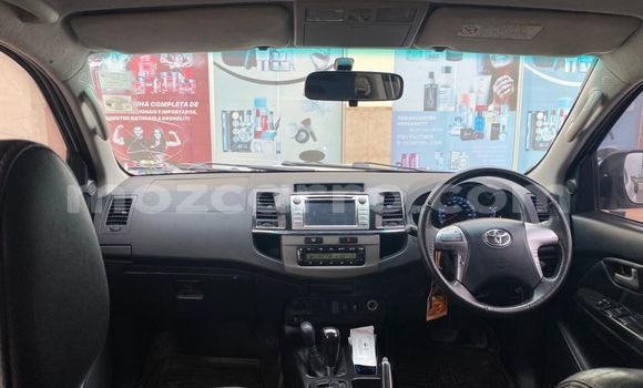 Nunua Ilio tumika Toyota Hilux Nyeupe Gari ndani ya Maputo nchini Maputo Nunua Ilio tumika Toyota Hilux Nyeupe Gari ndani ya Maputo nchini Maputo