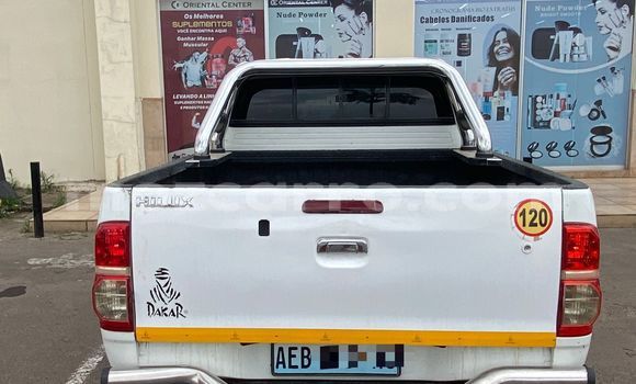 Nunua Ilio tumika Toyota Hilux Nyeupe Gari ndani ya Maputo nchini Maputo Nunua Ilio tumika Toyota Hilux Nyeupe Gari ndani ya Maputo nchini Maputo