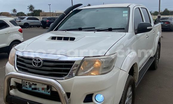 Nunua Ilio tumika Toyota Hilux Nyeupe Gari ndani ya Maputo nchini Maputo Nunua Ilio tumika Toyota Hilux Nyeupe Gari ndani ya Maputo nchini Maputo