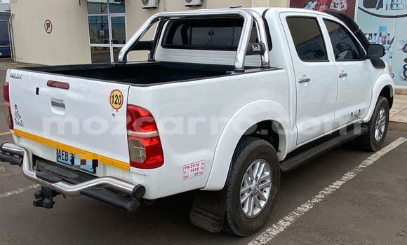 Nunua Ilio tumika Toyota Hilux Nyeupe Gari ndani ya Maputo nchini Maputo Nunua Ilio tumika Toyota Hilux Nyeupe Gari ndani ya Maputo nchini Maputo