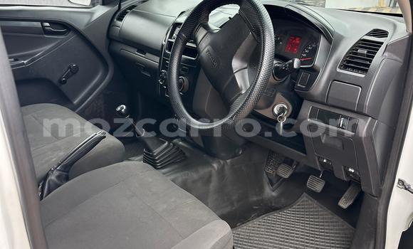 Nunua Ilio tumika Isuzu D-MAX Nyeupe Gari ndani ya Maputo nchini Maputo Nunua Ilio tumika Isuzu D-MAX Nyeupe Gari ndani ya Maputo nchini Maputo