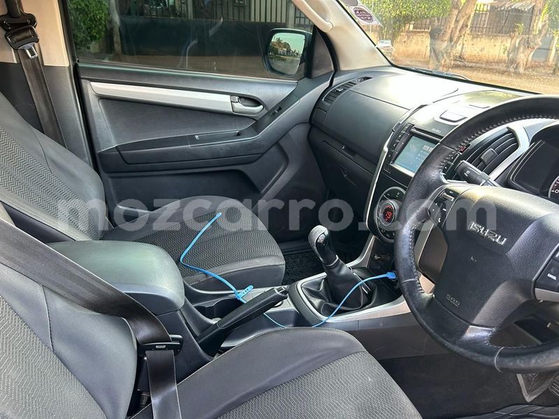 Big with watermark isuzu d max maputo maputo 39571