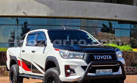 Comprar Usado Toyota Hilux Branco Carro em Maputo em Maputo