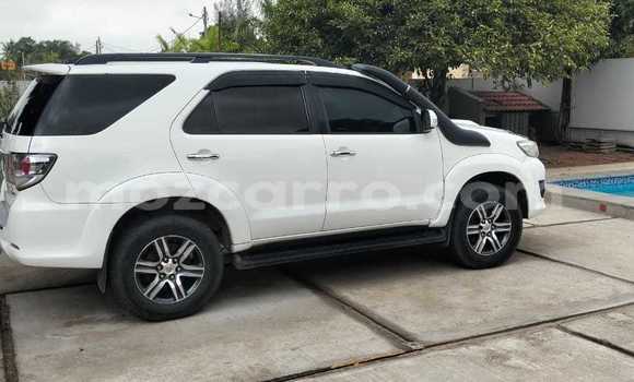 Nunua Ilio tumika Toyota Fortuner Nyeupe Gari ndani ya Maputo nchini Maputo