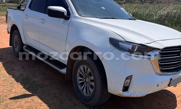 Buy Used Mazda BT-50 White Car in Maputo in Maputo Buy Used Mazda BT-50 White Car in Maputo in Maputo