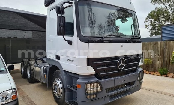 Comprar Usado Mercedes‒Benz Truck Branco Caminhão em Maputo em Maputo