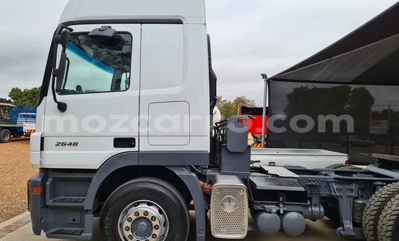 Tenga Tsaru Mercedes‒Benz Truck Chena Rori in Maputo in Maputo Tenga Tsaru Mercedes‒Benz Truck Chena Rori in Maputo in Maputo