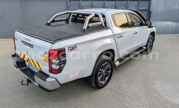 Nunua Mpya Mitsubishi Triton Nyeupe Gari ndani ya Maputo nchini Maputo Nunua Mpya Mitsubishi Triton Nyeupe Gari ndani ya Maputo nchini Maputo