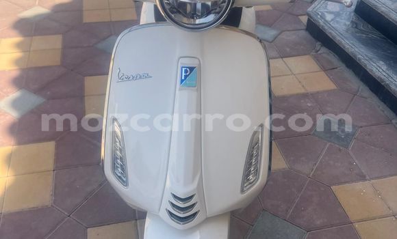 Buy Used Vespa Primavera White Bike in Maputo in Maputo