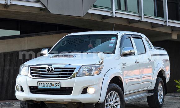 Nunua Ilio tumika Toyota Hilux Nyeupe Gari ndani ya Maputo nchini Maputo Nunua Ilio tumika Toyota Hilux Nyeupe Gari ndani ya Maputo nchini Maputo