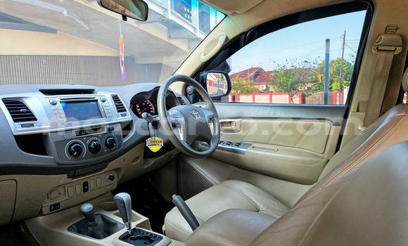 Nunua Ilio tumika Toyota Hilux Nyeupe Gari ndani ya Maputo nchini Maputo Nunua Ilio tumika Toyota Hilux Nyeupe Gari ndani ya Maputo nchini Maputo