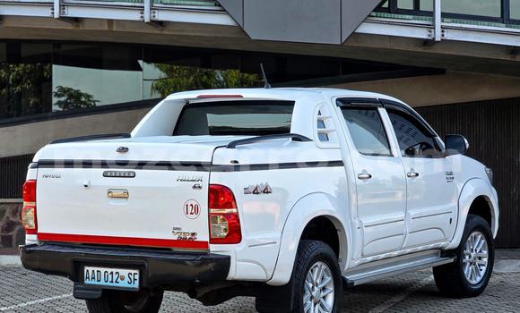 Nunua Ilio tumika Toyota Hilux Nyeupe Gari ndani ya Maputo nchini Maputo Nunua Ilio tumika Toyota Hilux Nyeupe Gari ndani ya Maputo nchini Maputo