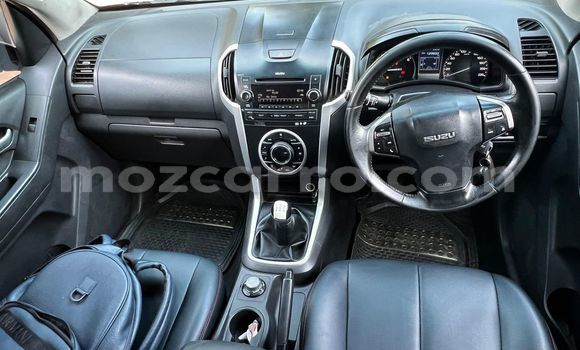 Nunua Ilio tumika Isuzu D-MAX Nyeupe Gari ndani ya Maputo nchini Maputo Nunua Ilio tumika Isuzu D-MAX Nyeupe Gari ndani ya Maputo nchini Maputo