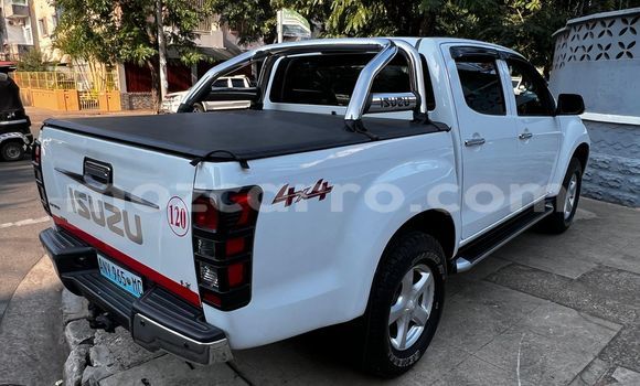 Nunua Ilio tumika Isuzu D-MAX Nyeupe Gari ndani ya Maputo nchini Maputo Nunua Ilio tumika Isuzu D-MAX Nyeupe Gari ndani ya Maputo nchini Maputo