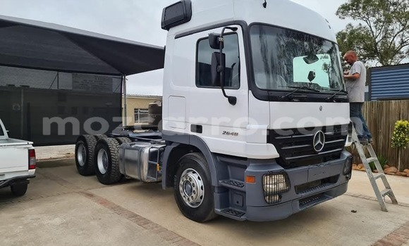 Comprar Usado Mercedes‒Benz 2644 Branco Caminhão em Maputo em Maputo