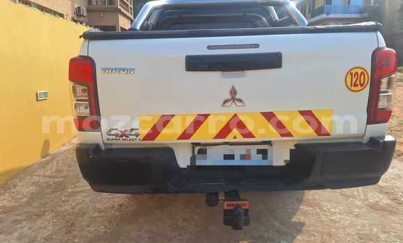 Comprar Usado Mitsubishi Triton Branco Carro em Maputo em Maputo Comprar Usado Mitsubishi Triton Branco Carro em Maputo em Maputo