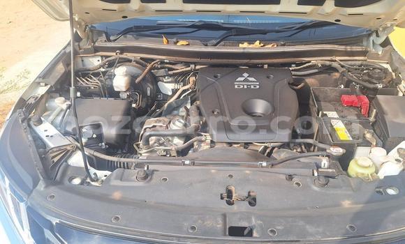 Comprar Usado Mitsubishi Triton Branco Carro em Maputo em Maputo Comprar Usado Mitsubishi Triton Branco Carro em Maputo em Maputo