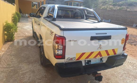 Comprar Usado Mitsubishi Triton Branco Carro em Maputo em Maputo Comprar Usado Mitsubishi Triton Branco Carro em Maputo em Maputo