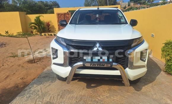 Comprar Usado Mitsubishi Triton Branco Carro em Maputo em Maputo Comprar Usado Mitsubishi Triton Branco Carro em Maputo em Maputo