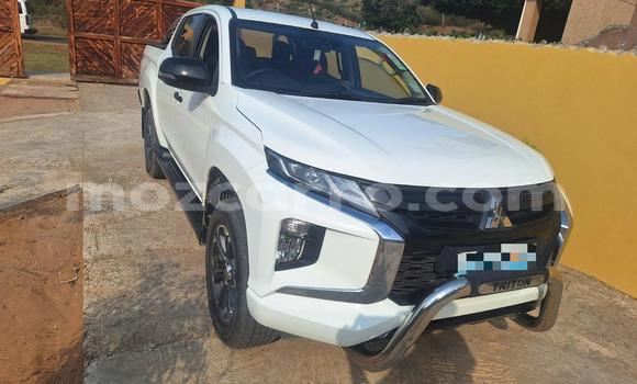 Comprar Usado Mitsubishi Triton Branco Carro em Maputo em Maputo Comprar Usado Mitsubishi Triton Branco Carro em Maputo em Maputo