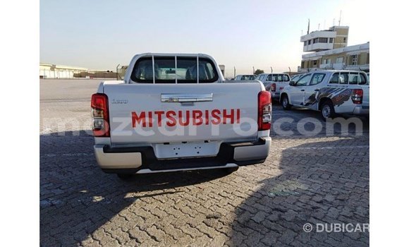 Tenga Imported Mitsubishi L200 Chena Mota in Import - Dubai in Cabo Delgado Tenga Imported Mitsubishi L200 Chena Mota in Import - Dubai in Cabo Delgado