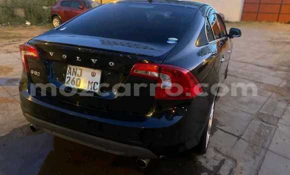 Nunua Ilio tumika Volvo S60 Nyeusi Gari ndani ya Maputo nchini Maputo Nunua Ilio tumika Volvo S60 Nyeusi Gari ndani ya Maputo nchini Maputo