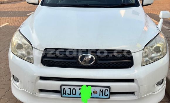 Buy Used Toyota RAV4 White Car in Maputo in Maputo
