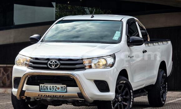 Nunua Ilio tumika Toyota Hilux Nyeupe Gari ndani ya Maputo nchini Maputo