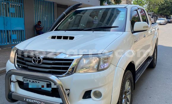 Comprar Usado Toyota Hilux Branco Carro em Maputo em Maputo