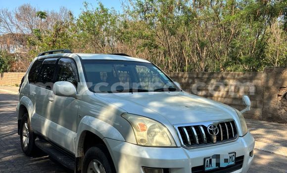 Nunua Ilio tumika Toyota Land Cruiser Prado Nyeupe Gari ndani ya Maputo nchini Maputo