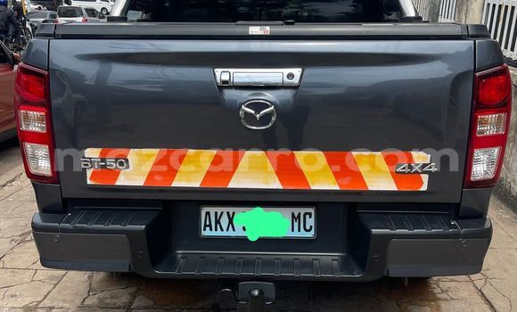 Comprar Usado Mazda BT-50 Azul Carro em Maputo em Maputo Comprar Usado Mazda BT-50 Azul Carro em Maputo em Maputo