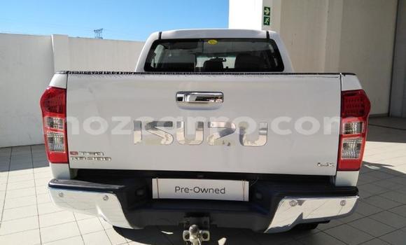 Tenga Tsaru Isuzu KB Chena Mota in Xai-Xai in Gaza Tenga Tsaru Isuzu KB Chena Mota in Xai-Xai in Gaza