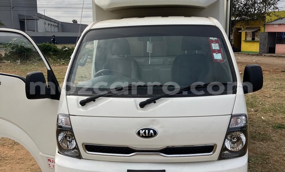 Nunua Ilio tumika Kia K5 Nyeupe Gari ndani ya Maputo nchini Maputo Nunua Ilio tumika Kia K5 Nyeupe Gari ndani ya Maputo nchini Maputo