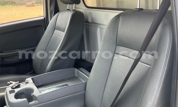 Nunua Ilio tumika Kia K5 Nyeupe Gari ndani ya Maputo nchini Maputo Nunua Ilio tumika Kia K5 Nyeupe Gari ndani ya Maputo nchini Maputo