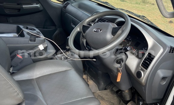 Nunua Ilio tumika Kia K5 Nyeupe Gari ndani ya Maputo nchini Maputo Nunua Ilio tumika Kia K5 Nyeupe Gari ndani ya Maputo nchini Maputo