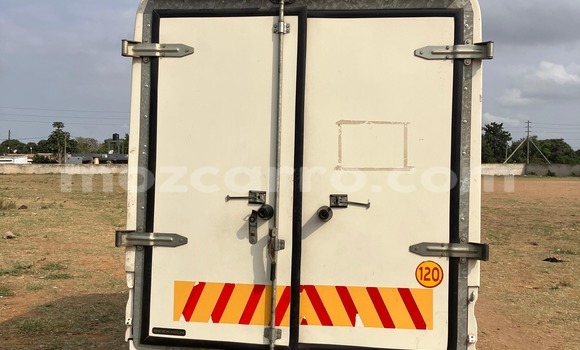 Nunua Ilio tumika Kia K5 Nyeupe Gari ndani ya Maputo nchini Maputo Nunua Ilio tumika Kia K5 Nyeupe Gari ndani ya Maputo nchini Maputo