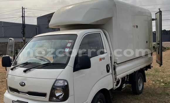 Nunua Ilio tumika Kia K5 Nyeupe Gari ndani ya Maputo nchini Maputo Nunua Ilio tumika Kia K5 Nyeupe Gari ndani ya Maputo nchini Maputo